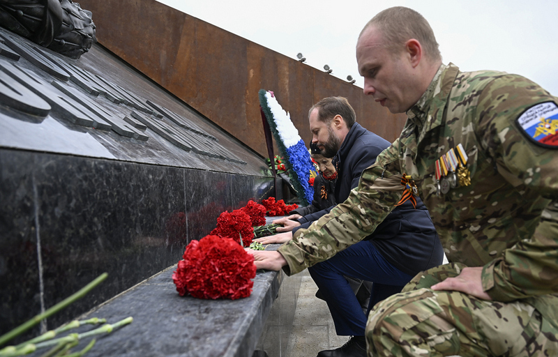 Виталий Королев на Ржевском мемориале Советскому солдату вместе с ветеранами, молодёжью, жителями Тверской области почтил память освободителей