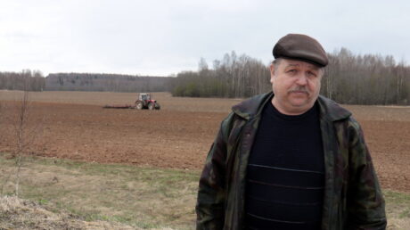 Всю жизнь земле не изменяет