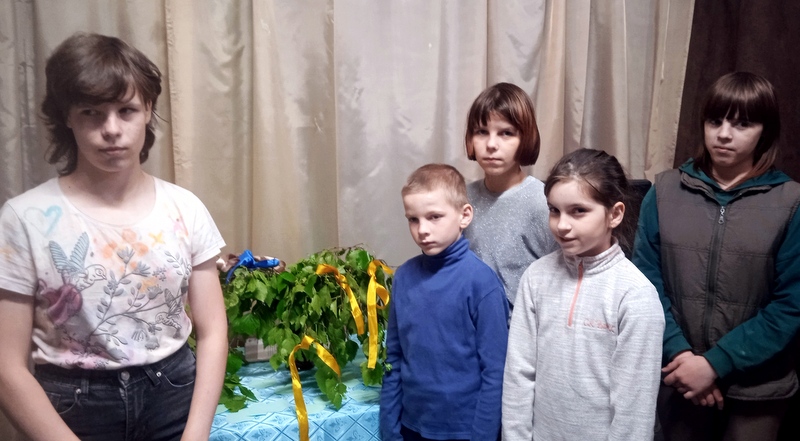 Троицу встречаем, берёзку наряжаем