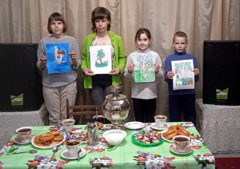 Троицу встречаем, берёзку наряжаем