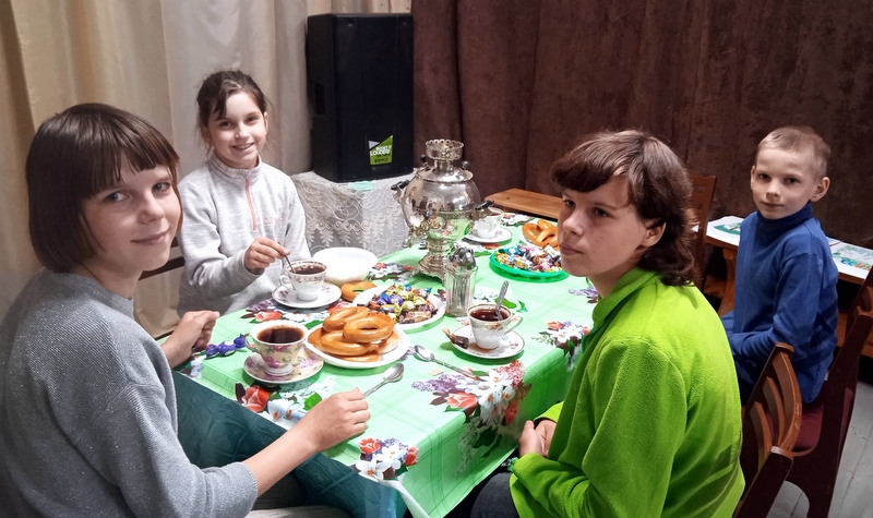 Троицу встречаем, берёзку наряжаем