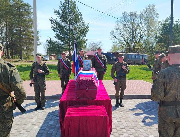 В Бабине предали земле павшего участника СВО Алексея Усова