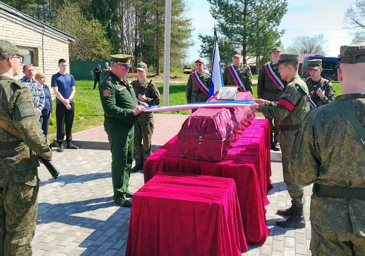 В Бабине предали земле павшего участника СВО Алексея Усова