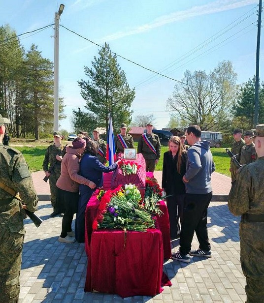 В Бабине предали земле павшего участника СВО Алексея Усова