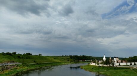 Синоптики предупреждают о ливнях и грозах