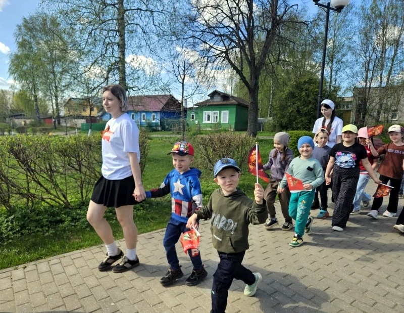 Дошколята вышли на парад
