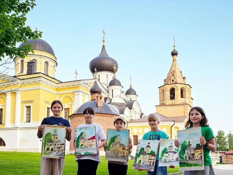 Юные художники Старицы запечатлели красоту древней обители
