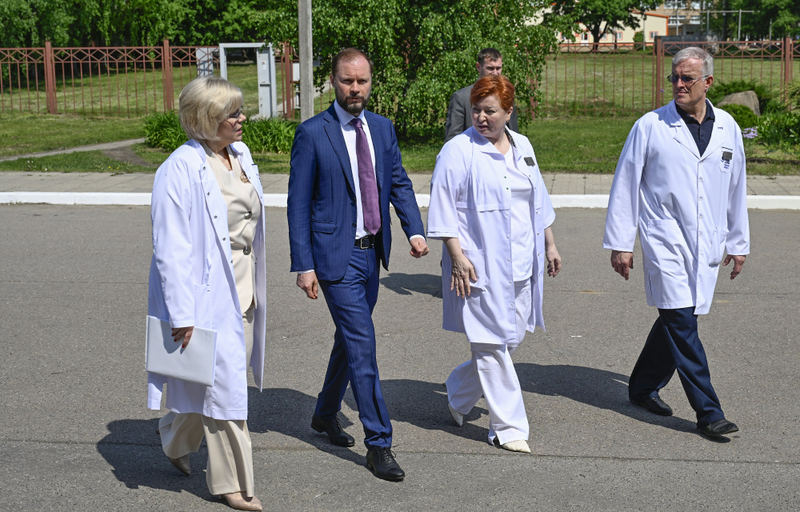 Дополнительная поддержка медиков, особый контроль за модернизацией больниц, внимание к каждому обращению пациентов: Виталий Королев на Совете главврачей поставил задачи по развитию здравоохранения