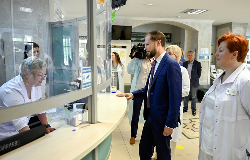 Дополнительная поддержка медиков, особый контроль за модернизацией больниц, внимание к каждому обращению пациентов: Виталий Королев на Совете главврачей поставил задачи по развитию здравоохранения