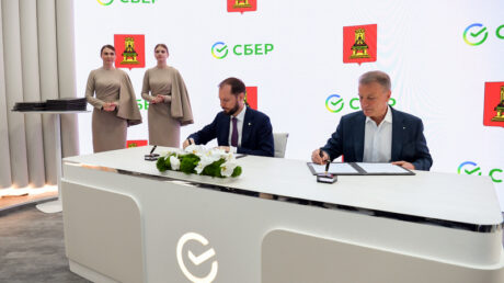 ПМЭФ-2026: Виталий Королев подписал с Германом Грефом соглашение о масштабных преобразованиях общественного транспорта в Тверской области