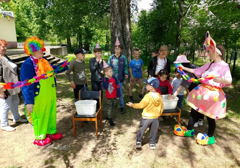 Пусть лето будет таким же ярким и незабываемым!
