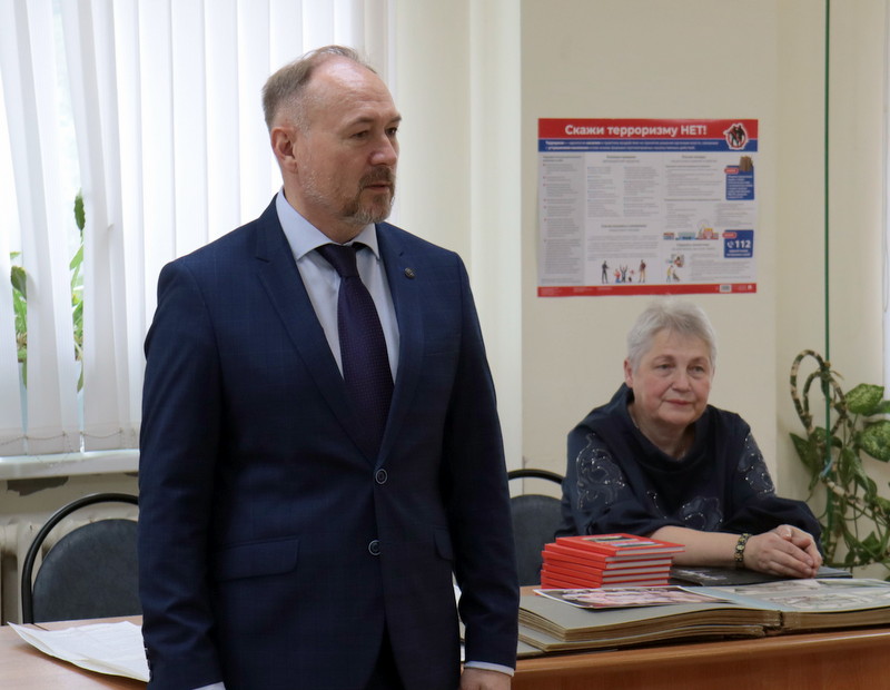 В рабочий полдень