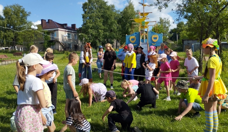 Старицкие ребята весело погуляли на Дне рождения Бабы Яги