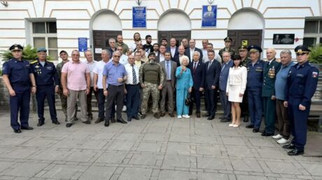 Владимир Васильев передал новую технику областной станции переливания крови и саженцы дуба для высадки на территории тверского вуза