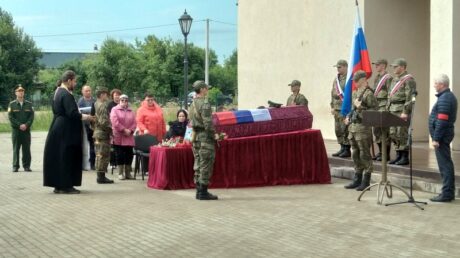 На станции Старица простились с Александром Леоновым, погибшим на СВО
