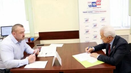 Владимир Васильев представил в избирательную комиссию Тверской области документы на регистрацию кандидатом в депутаты Государственной Думы РФ