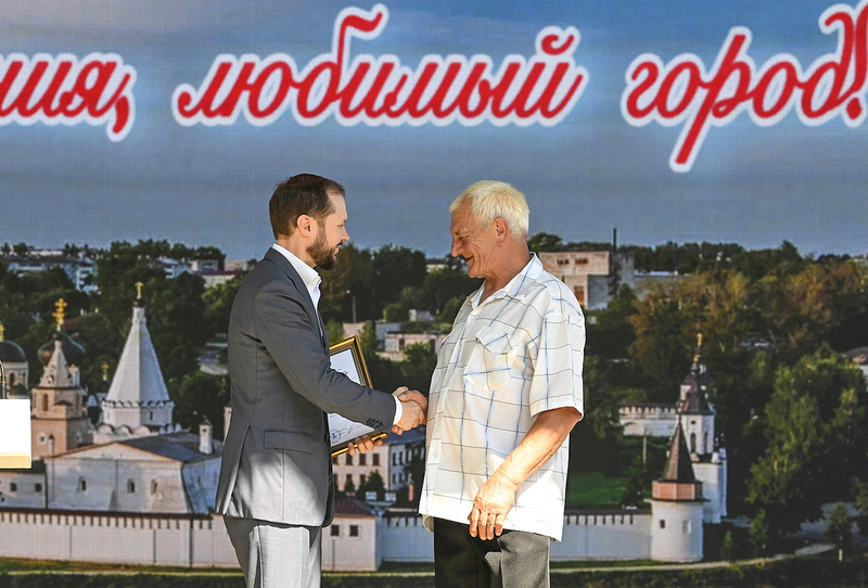 Полпред Президента России в ЦФО Игорь Щёголев и глава Тверской области Виталий Королев в День Старицы отметили вклад жителей округа в развитие малой родины и всего Верхневолжья
