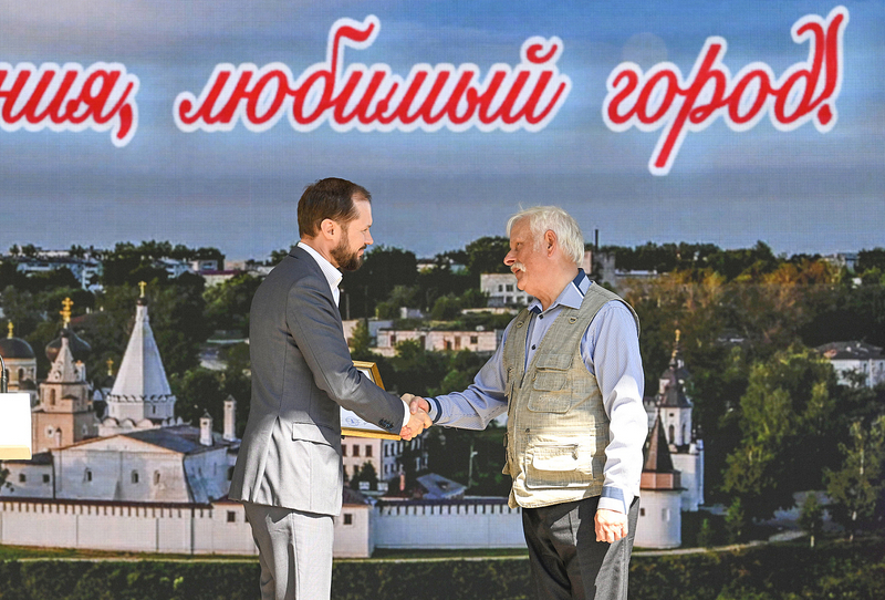 Полпред Президента России в ЦФО Игорь Щёголев и глава Тверской области Виталий Королев в День Старицы отметили вклад жителей округа в развитие малой родины и всего Верхневолжья