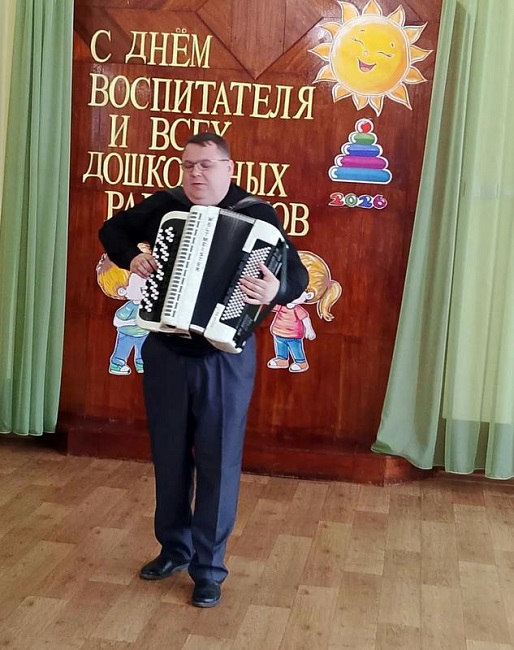 За руку — в большой мир