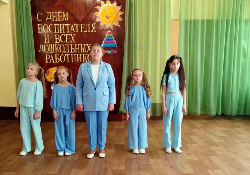 За руку — в большой мир