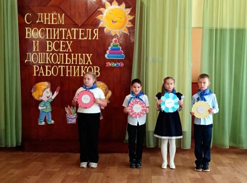 За руку — в большой мир