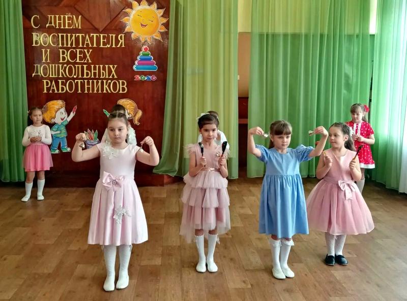 За руку — в большой мир