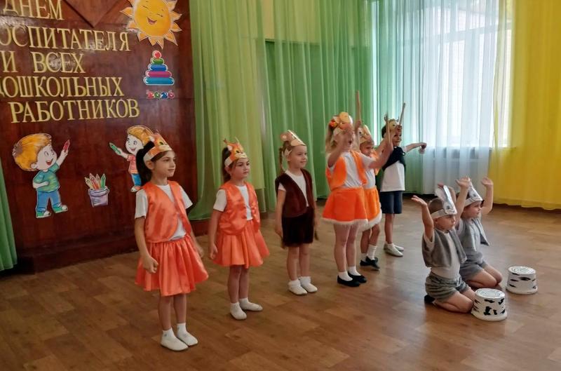 За руку — в большой мир