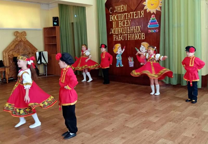 За руку — в большой мир