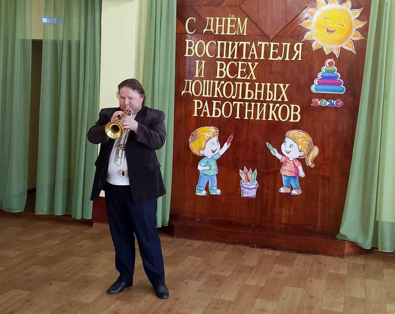 За руку — в большой мир