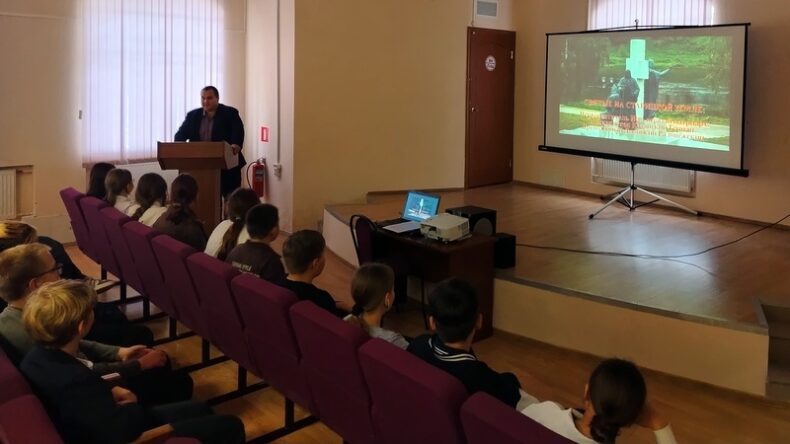 Шестиклассникам рассказали о трёх святых