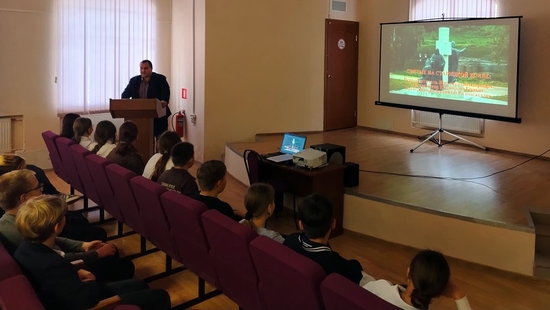 Шестиклассникам рассказали о трёх святых