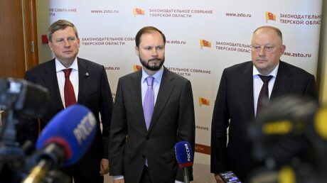 Виталий Королев на первом заседании Законодательного Собрания восьмого созыва назвал приоритеты работы исполнительной и законодательной власти Верхневолжья