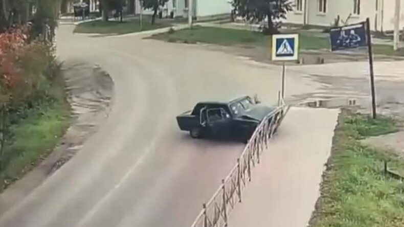 Сотрудники полиции установили водителя, скрывшегося с места ДТП в Старице
